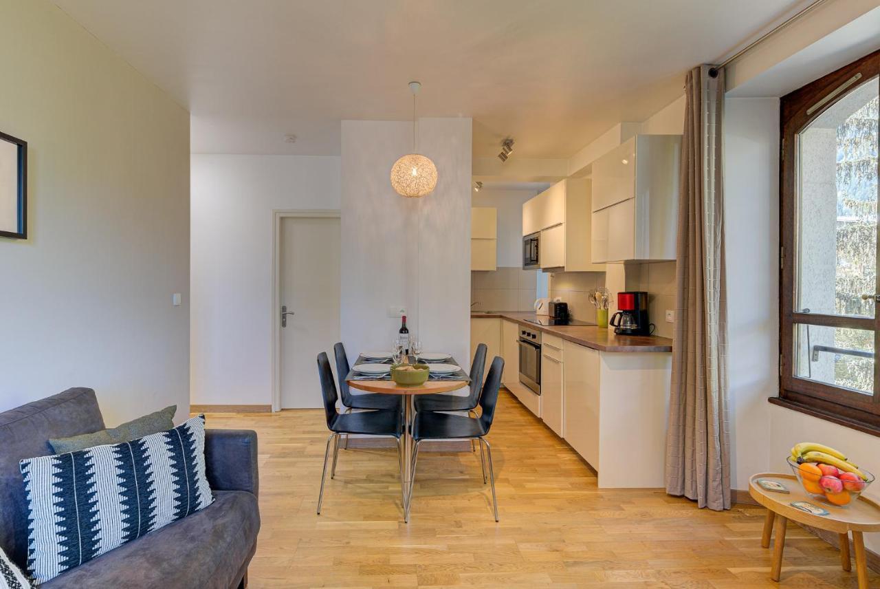 Apartment La Roseraie - Alpes Travel - Central Шамони Экстерьер фото